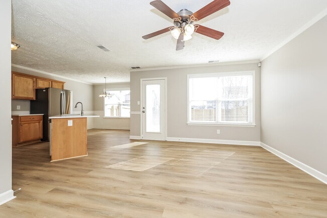 Foto del edificio - 1613 Beaconcrest Cir