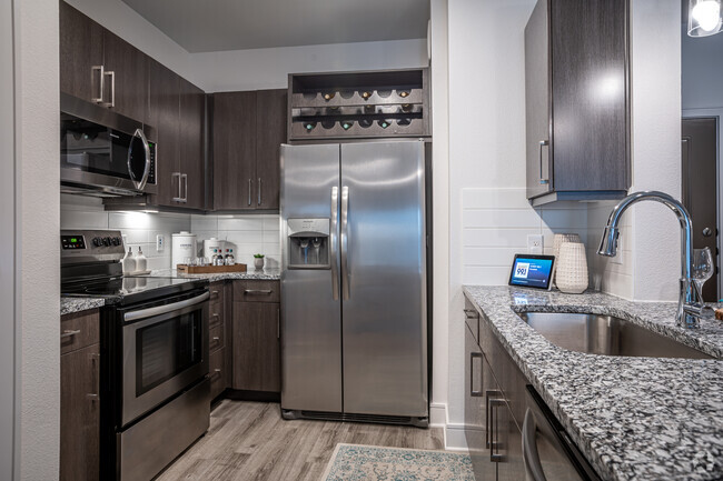 2HAB, 2BA - 1,112 ft² - Cue Luxury Apartments