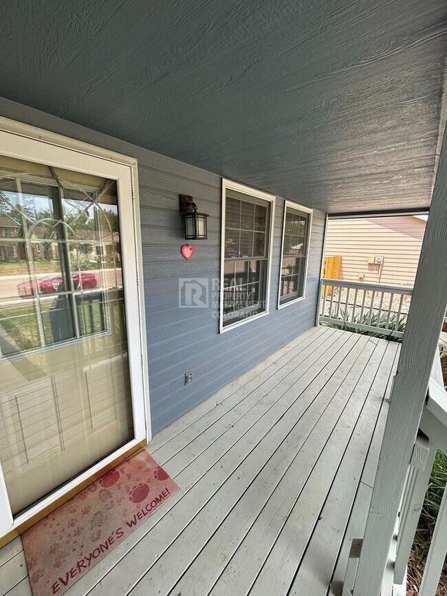 Building Photo - 1415 Maple Dr