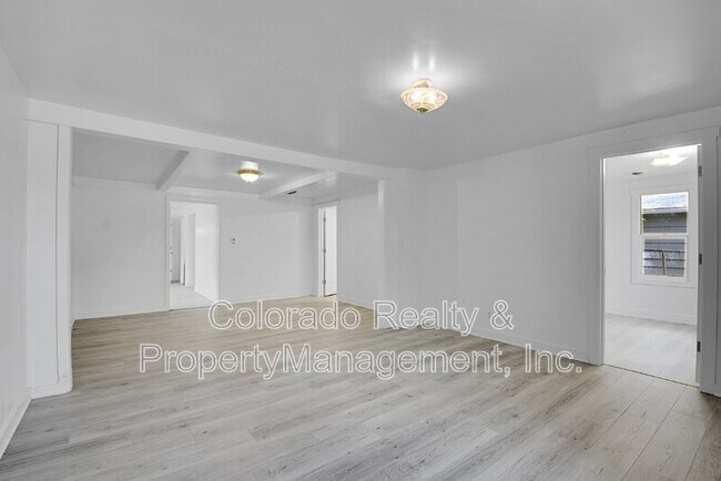 Building Photo - 6643 Irving St