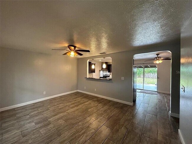 Building Photo - 703 Chadsworth Ave