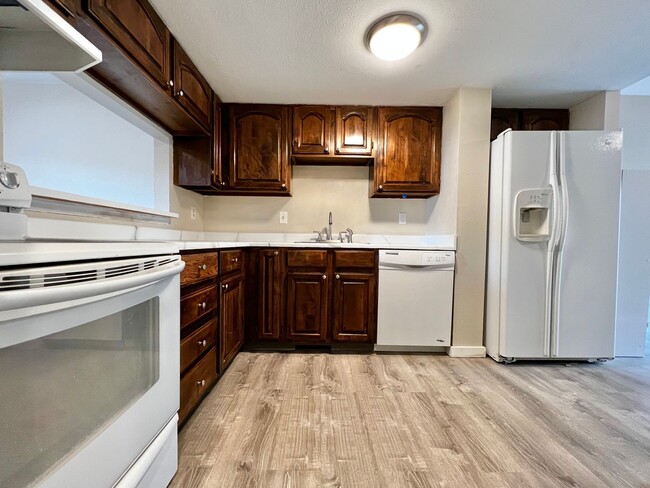 Building Photo - Charming 2 Bed 1.5 Bath Townhome in West Fort Collins!