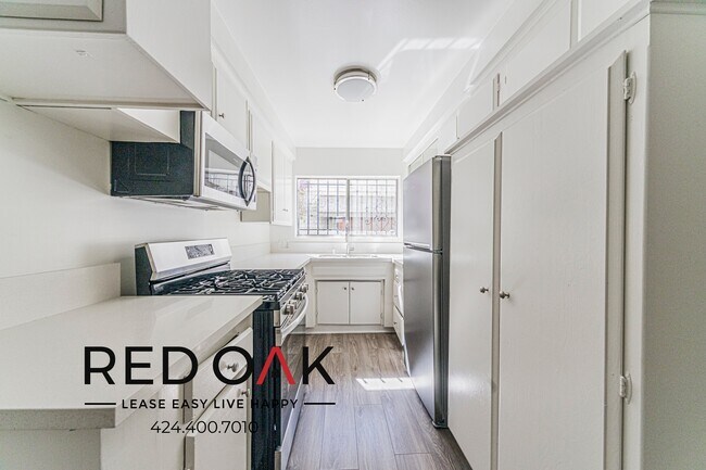 Foto del edificio - 8115 Norton Ave