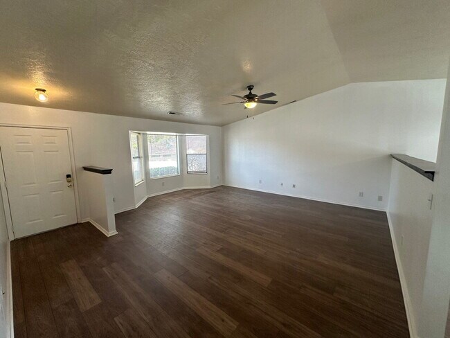 Foto del edificio - 3059 Bayberry Cir