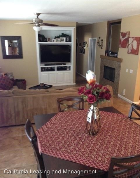 Foto del edificio - 27456 Riverside Ln
