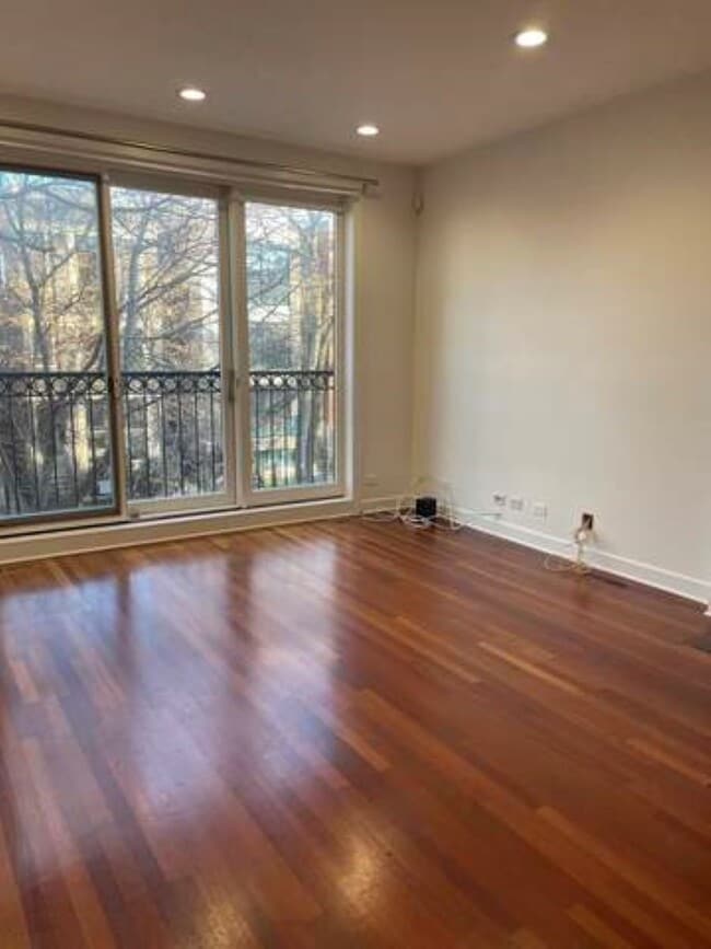 Building Photo - 1024 N Honore St