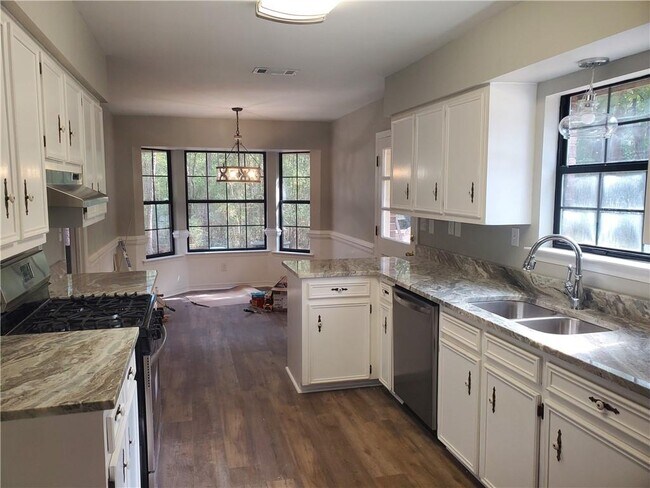 Foto del edificio - 7157 Burning Tree Ct