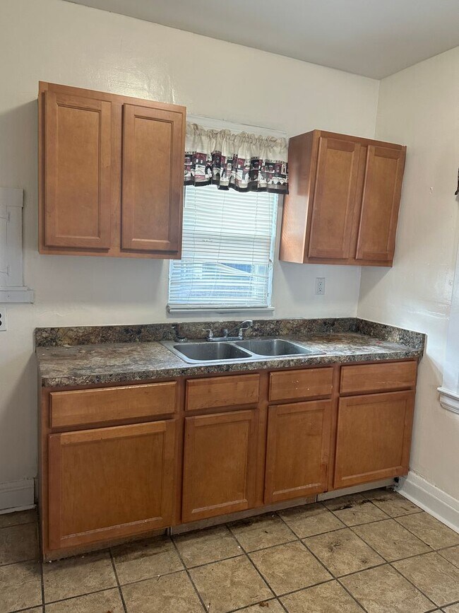 Foto del edificio - Cleveland east side, single home