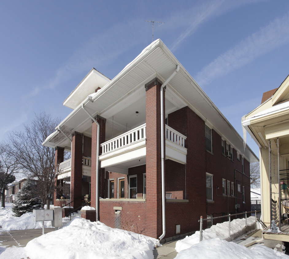 Building Photo - 1000 E St