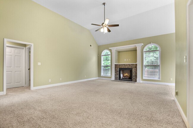 Foto del edificio - Dog Friendly Three Bedroom with Bonus!