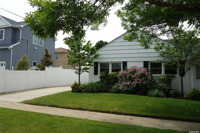 Building Photo - 41 Cayuga Ave