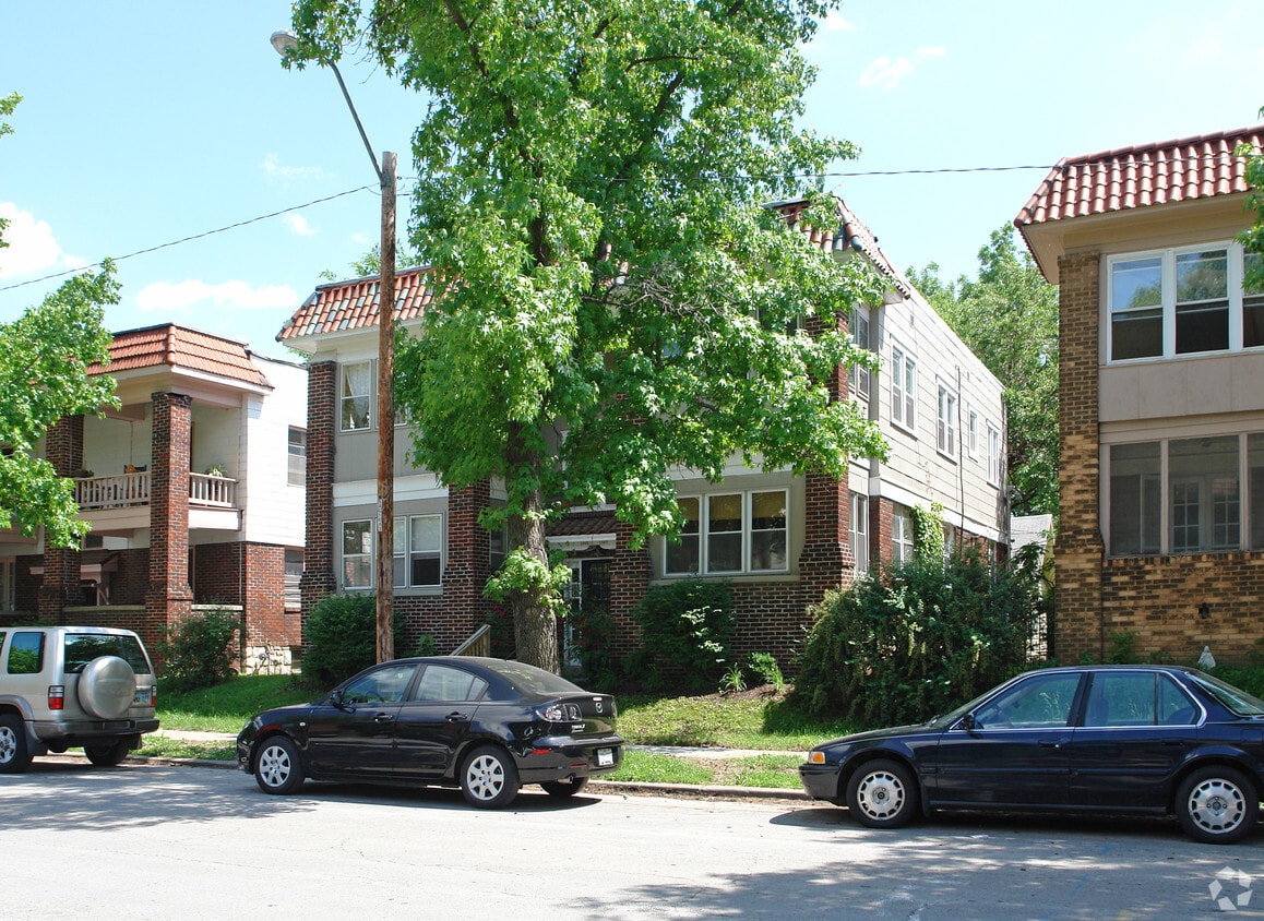 Primary Photo - 1817-1819 W 41st St