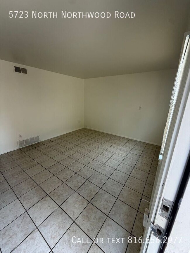 Foto del edificio - 5723 N Northwood Rd