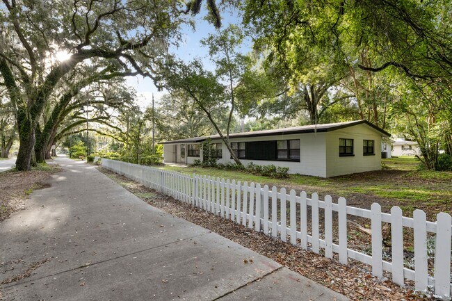 Foto del edificio - Short Term Lease only- Avail NOW Not for A...