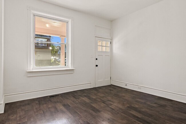 Foto del edificio - Coming Soon! Inviting 3 Bedroom, 1.5 Bathr...