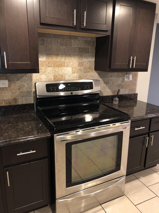 617 S Harlem Ave Unit B, Forest Park, IL 60130 Room for Rent in