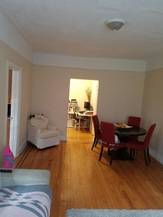 Foto del edificio - 3533 83rd St