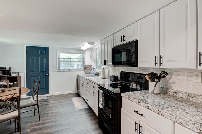 cocina totalmente equipada - 4401 Strawberry Plains Pike