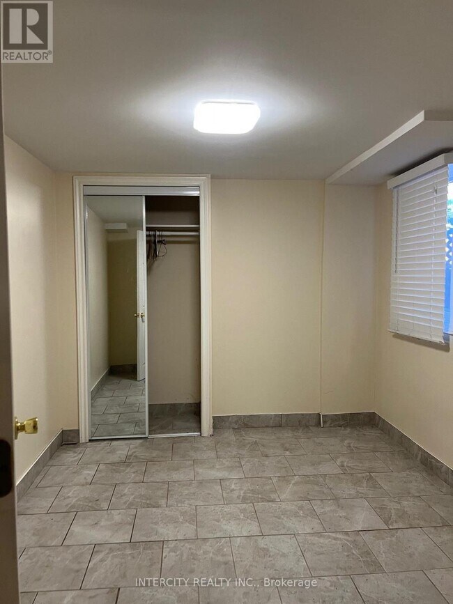 Building Photo - 4 Pennyroyal Crescent