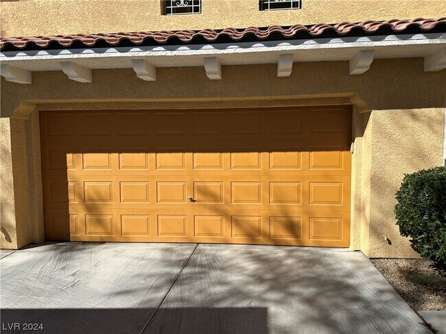 Building Photo - 860 Pantara Pl