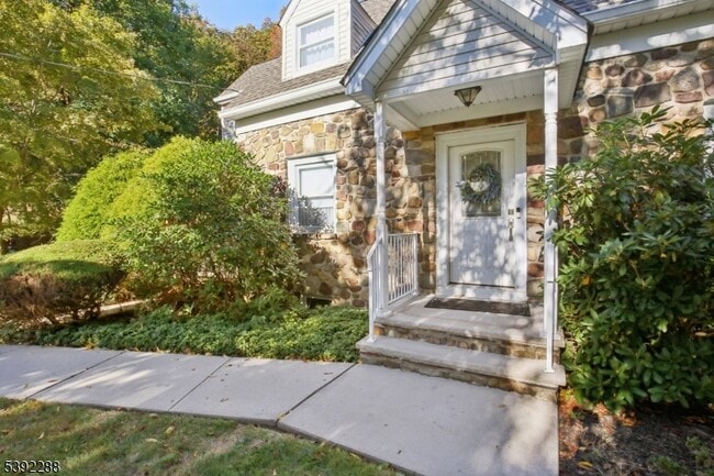 Foto del edificio - 442 Rifle Camp Rd