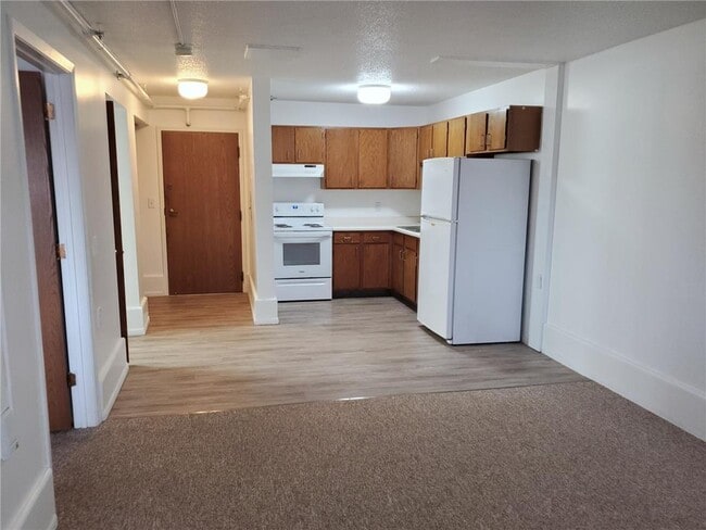 Foto del edificio - 215 Linden Ave W