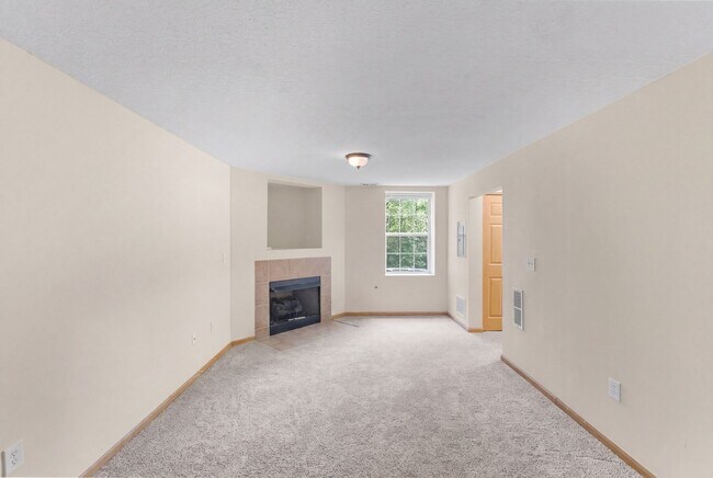 Foto del edificio - Modern 2-Bed Townhome with Vaulted Master & Private Deck – Prime Columbus Location!