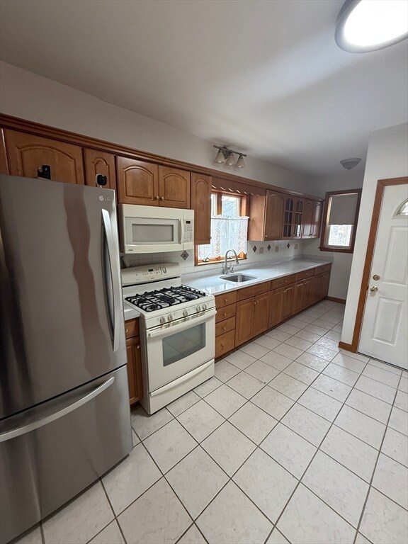 Foto del edificio - 44 Colberg Ave