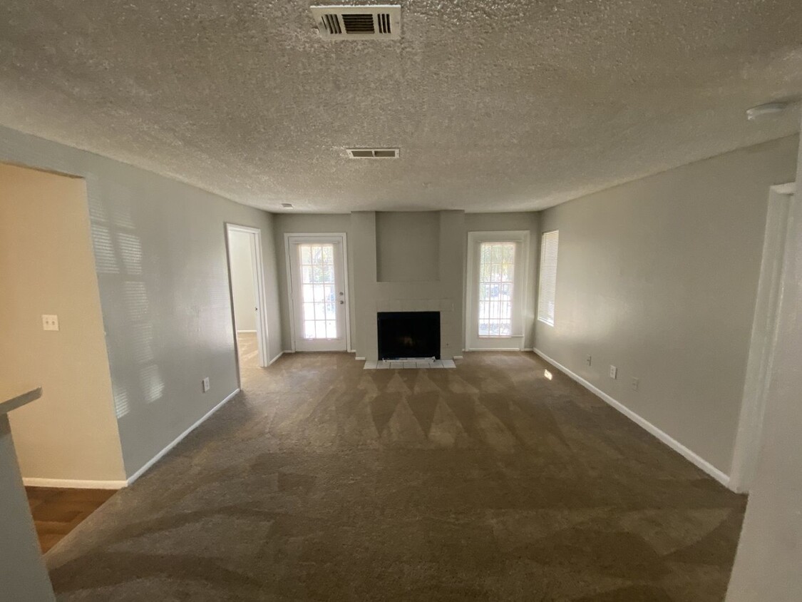 Primary Photo - Large 2 bedroom 2 bath Condo with Fireplace