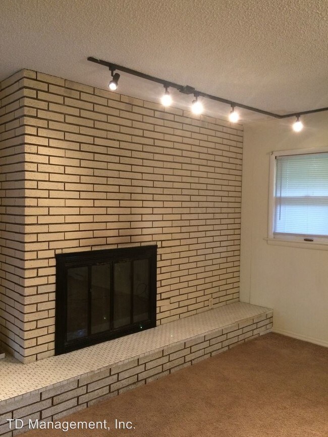 Building Photo - 1842 S Sieger Dr