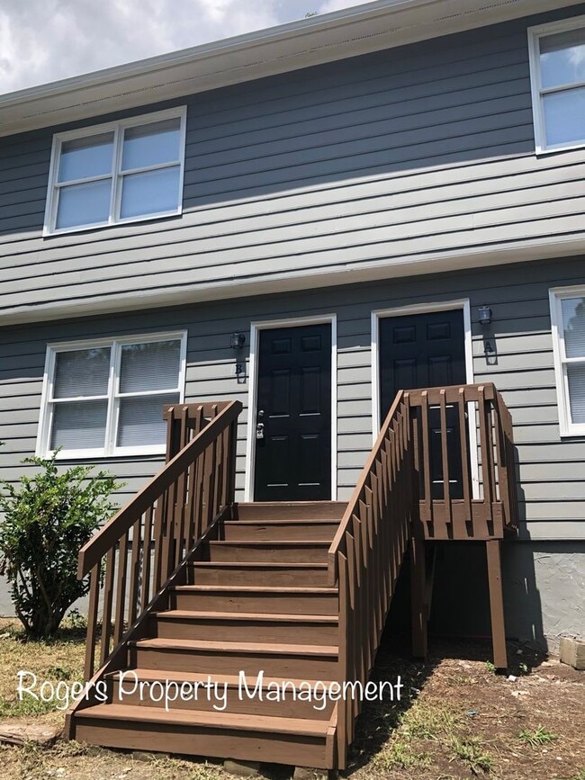 Building Photo - 402 Cozart St