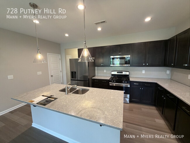 Building Photo - 728 Putney Hl Rd