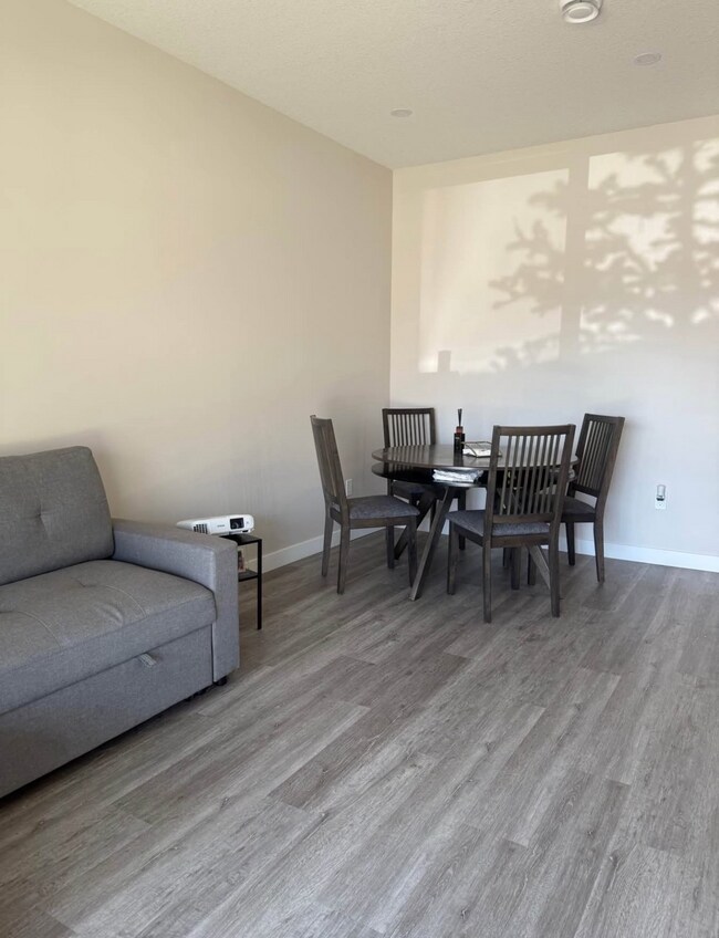 Photo du bâtiment - 729 Carrington Blvd NW