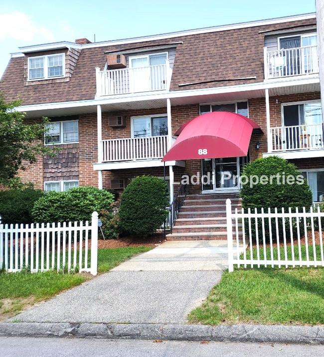 Building Photo - 88 Beacon St