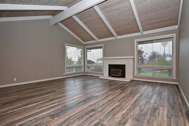 Photo - $3,950 -- STUNNING 4B/2BTH HOME IN BRIAR H...