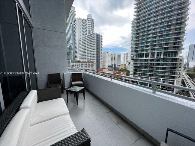 Foto del edificio - 1050 Brickell Ave