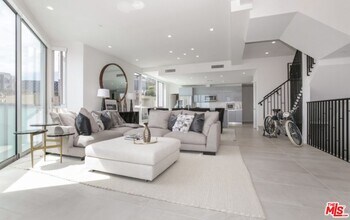 Building Photo - 1125 Kings Rd