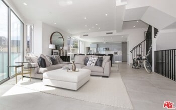 Building Photo - 1125 Kings Rd