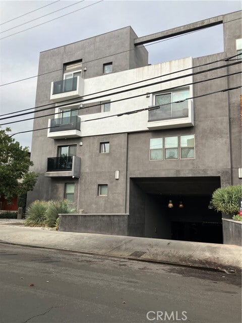 Building Photo - 11925 Kling St