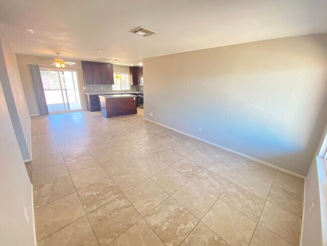 Building Photo - *GREAT 4 BEDROOM HOME WITH UPDATED TILE FL...