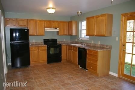 Building Photo - 3 br, 1.5 bath Townhome - 444 Rockwood Dr