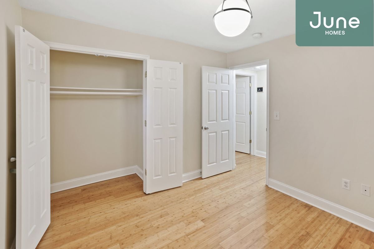 Primary Photo - ROOM ONLY in 2-bed/2.0-bath Home
