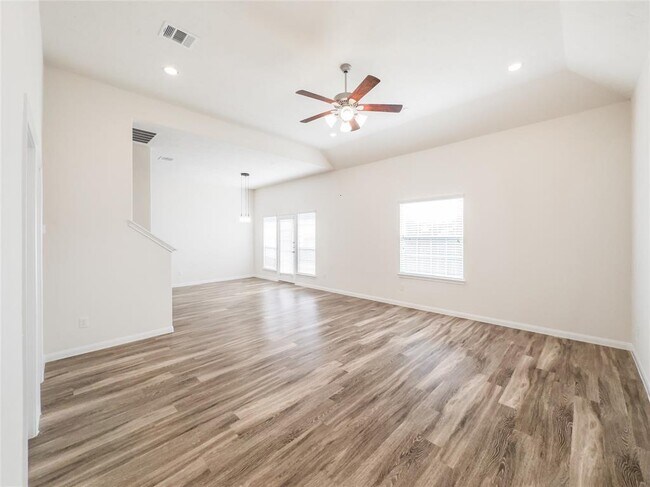 Building Photo - 2218 Bermuda Palms Dr