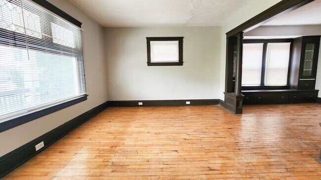 Foto del edificio - 6173 Morton Ave