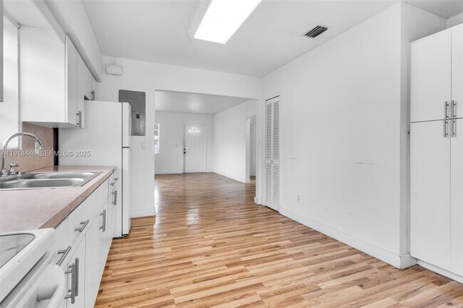 Foto del edificio - 3841 SW 91 Ave