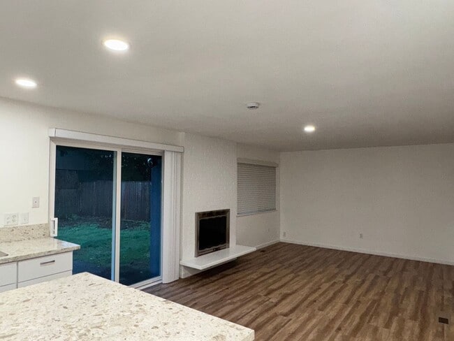 Building Photo - Charming, Fully Updated Home in Beaverton’s Greenway Neighborhood