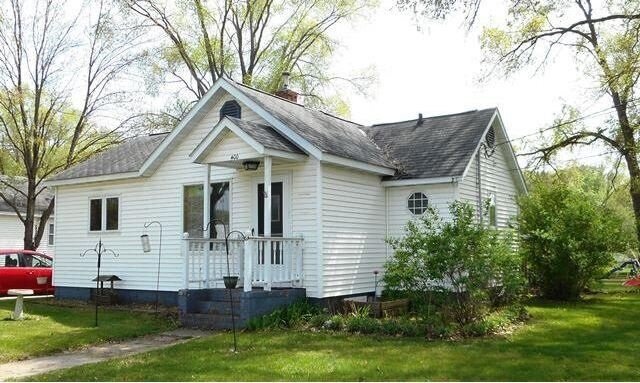 Building Photo - 400 18th Ave E