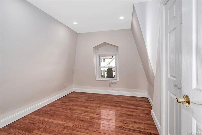 Building Photo - 266 Willett Ave