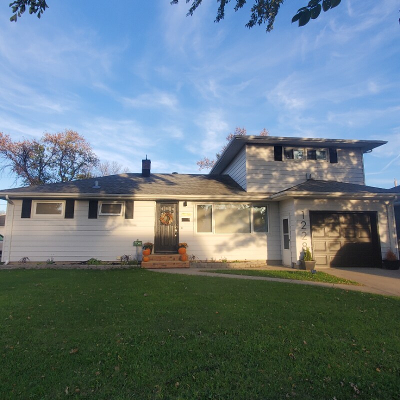 Primary Photo - 1228-15 1/2 15 1/2 St N