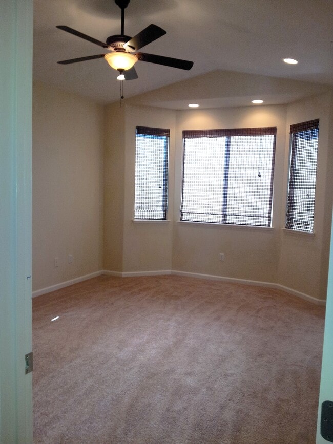 Foto del edificio - 1945 Glenveagh Ln